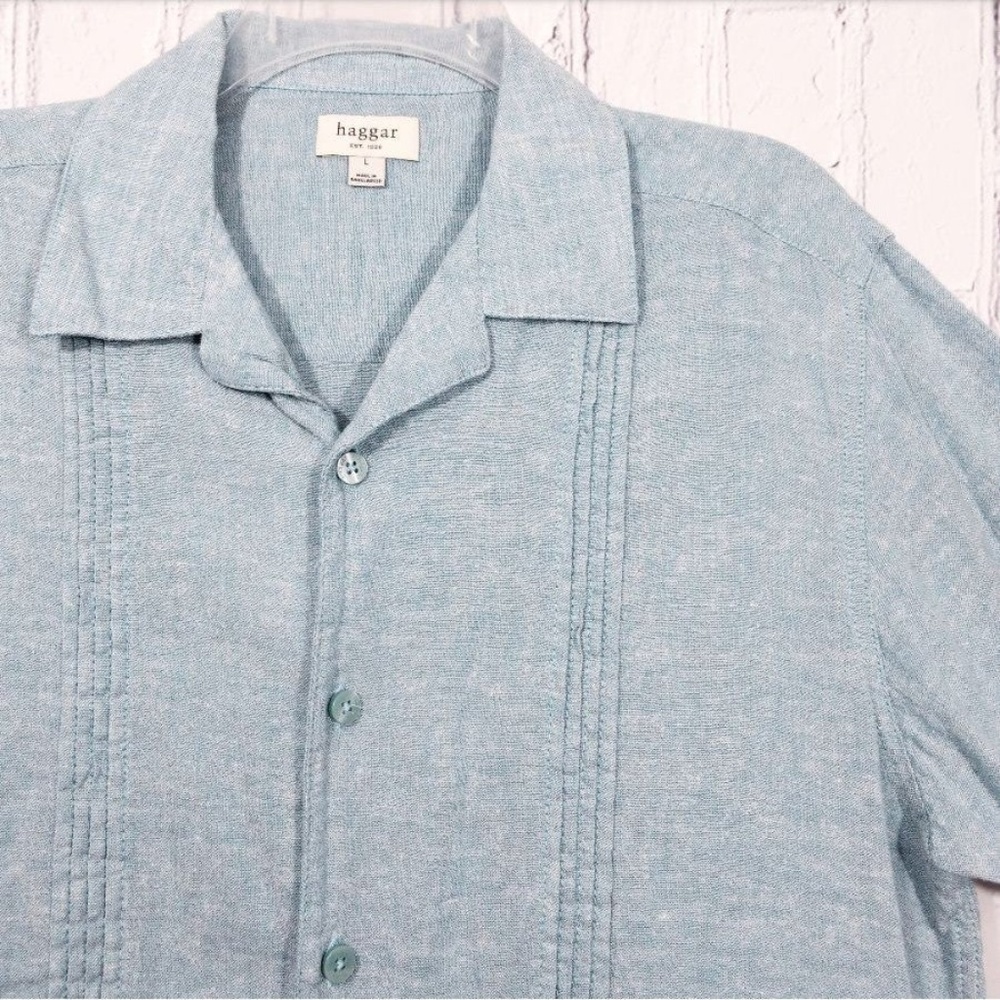 Haggar men's light blue Chambray button up shirt